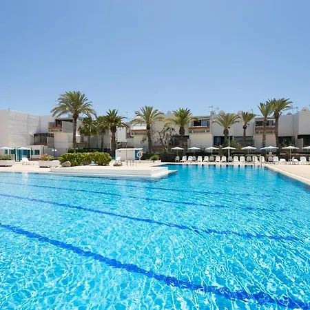 Home2book Cozy Pool & Terrace Apartment, *