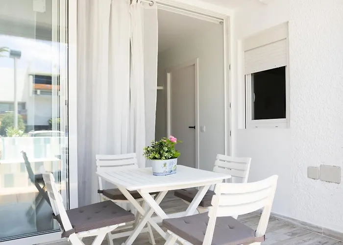 Home2book Cozy Pool & Terrace Apartment, Daire