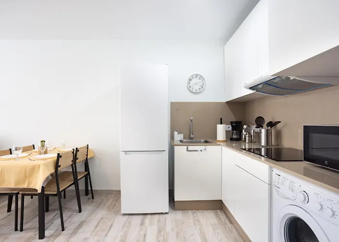 Home2book Cozy Pool & Terrace Apartment, * 阿罗纳