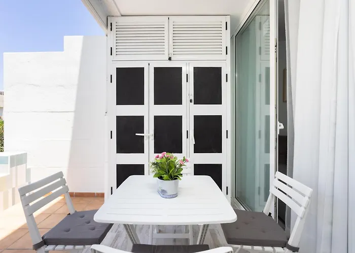 Home2book Cozy Pool & Terrace Apartment, 公寓 *