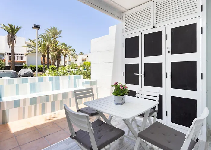 Home2book Cozy Pool & Terrace Apartment, Daire *